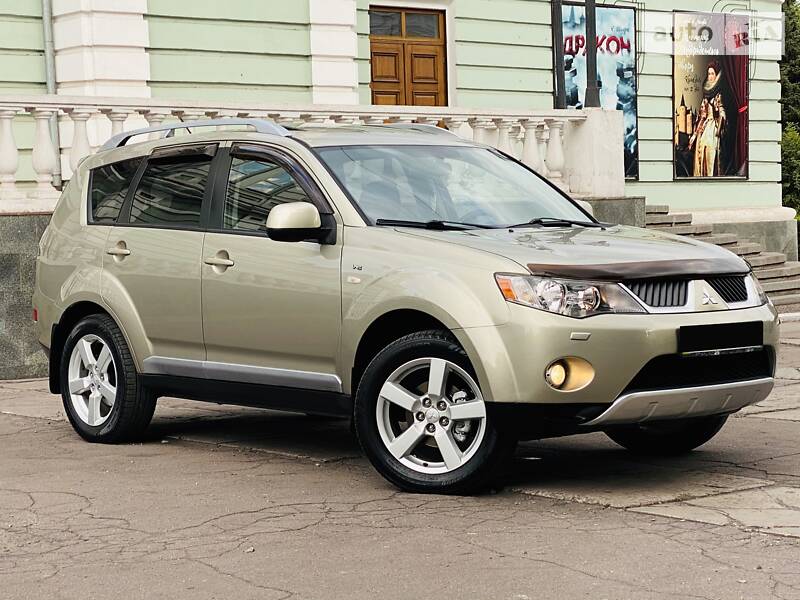 Позашляховик / Кросовер Mitsubishi Outlander XL 2008 в Кам'янському