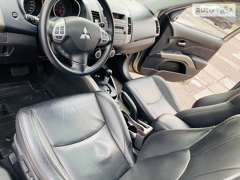 Позашляховик / Кросовер Mitsubishi Outlander XL 2008 в Кам'янському
