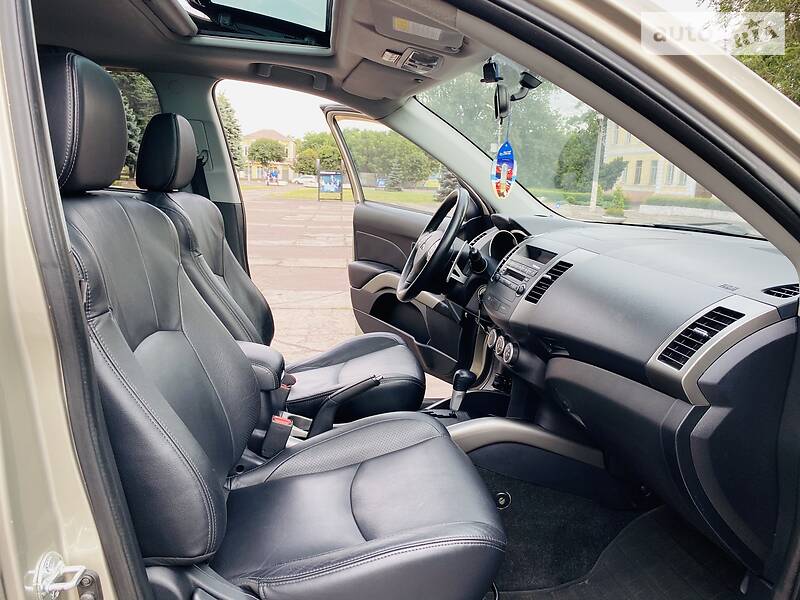 Позашляховик / Кросовер Mitsubishi Outlander XL 2008 в Кам'янському