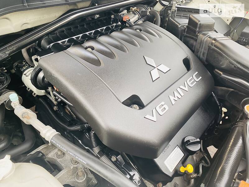 Позашляховик / Кросовер Mitsubishi Outlander XL 2008 в Кам'янському