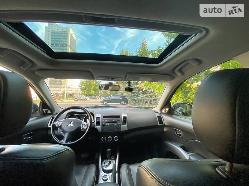 Позашляховик / Кросовер Mitsubishi Outlander XL 2008 в Києві