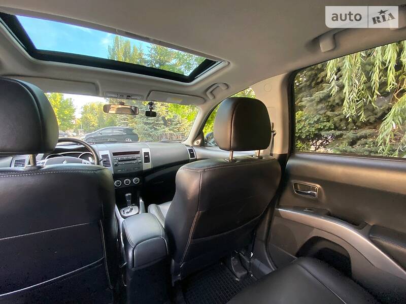 Позашляховик / Кросовер Mitsubishi Outlander XL 2008 в Києві