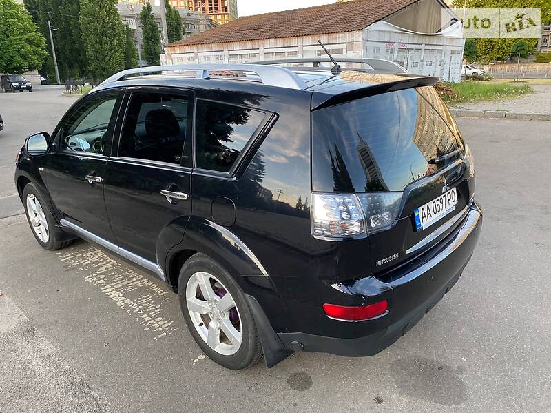 Позашляховик / Кросовер Mitsubishi Outlander XL 2008 в Києві