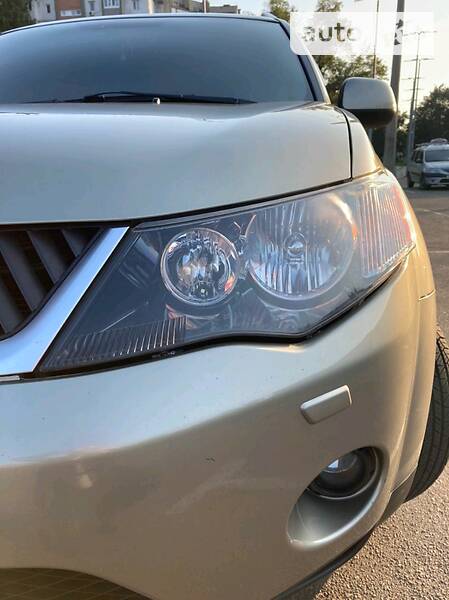 Внедорожник / Кроссовер Mitsubishi Outlander XL 2008 в Черновцах