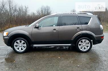 Внедорожник / Кроссовер Mitsubishi Outlander XL 2010 в Ровно