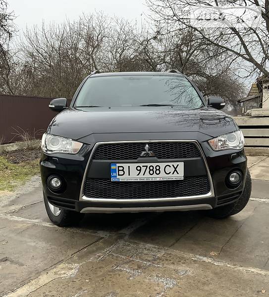 Внедорожник / Кроссовер Mitsubishi Outlander XL 2011 в Диканьке