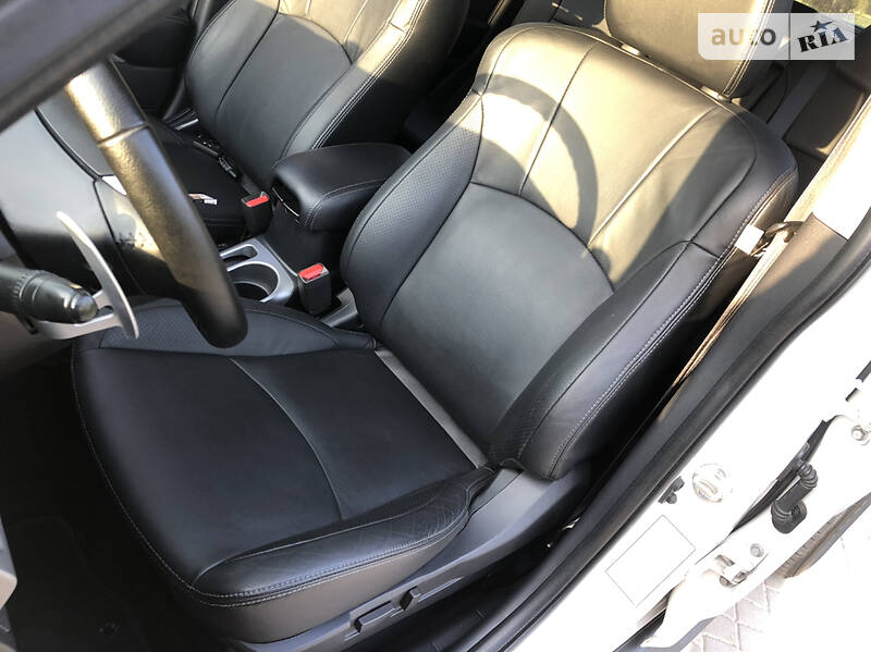 Внедорожник / Кроссовер Mitsubishi Outlander XL 2012 в Киеве