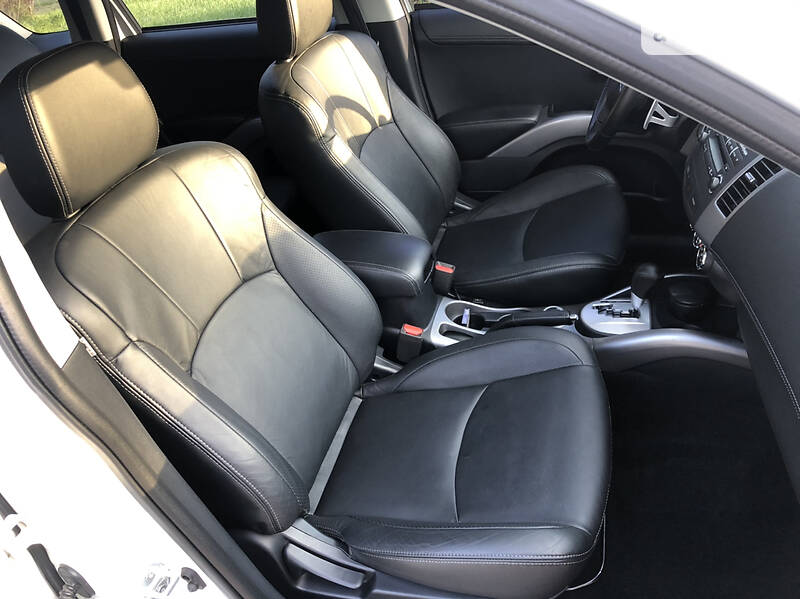 Внедорожник / Кроссовер Mitsubishi Outlander XL 2012 в Киеве