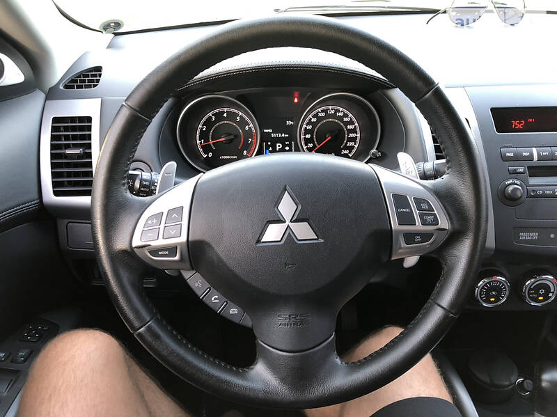 Внедорожник / Кроссовер Mitsubishi Outlander XL 2012 в Киеве