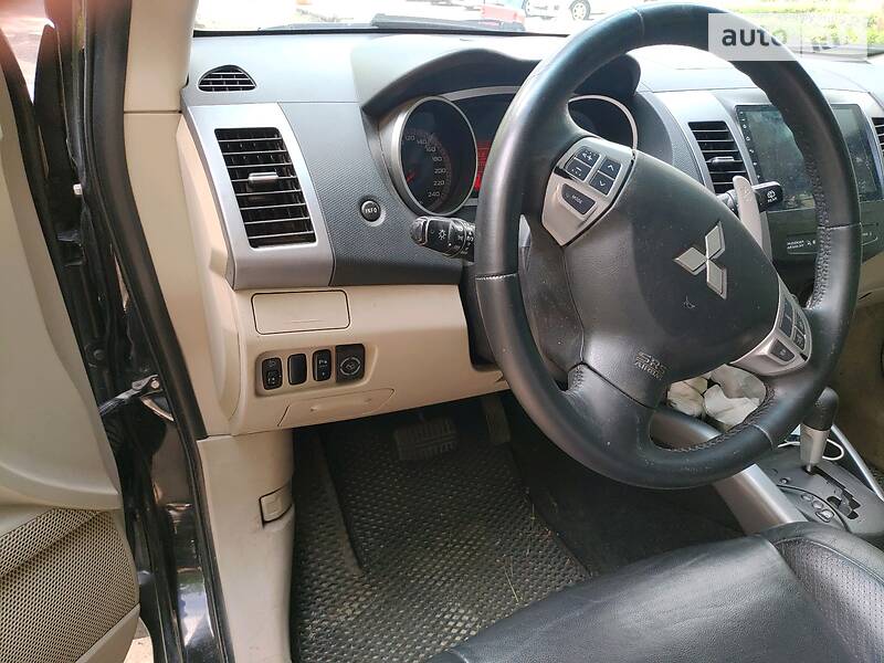 Внедорожник / Кроссовер Mitsubishi Outlander XL 2008 в Киеве