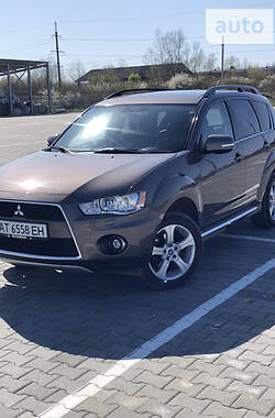 Внедорожник / Кроссовер Mitsubishi Outlander XL 2011 в Коломые