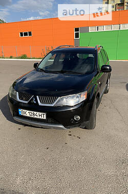 Внедорожник / Кроссовер Mitsubishi Outlander XL 2009 в Ровно