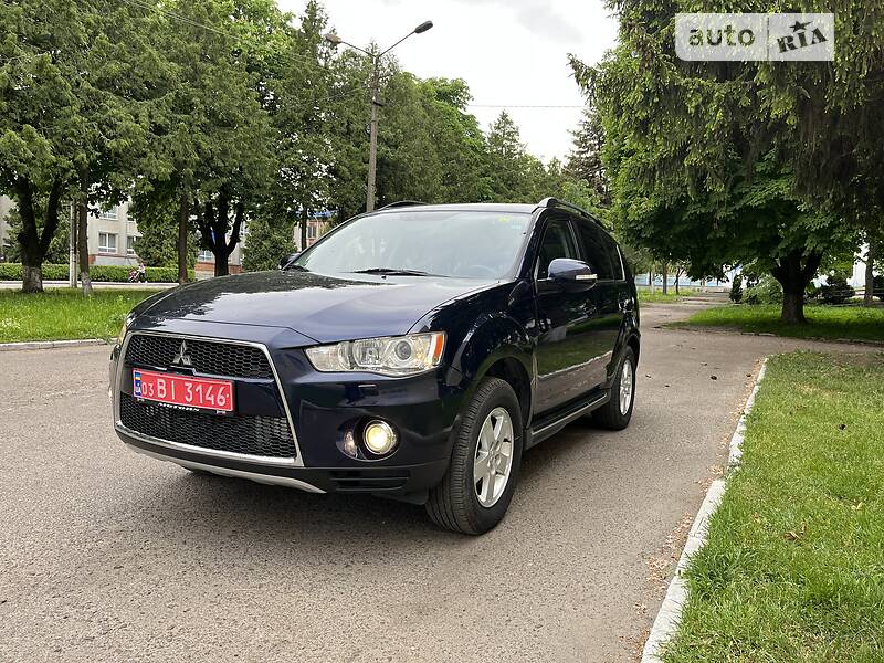 Внедорожник / Кроссовер Mitsubishi Outlander XL 2012 в Дубно