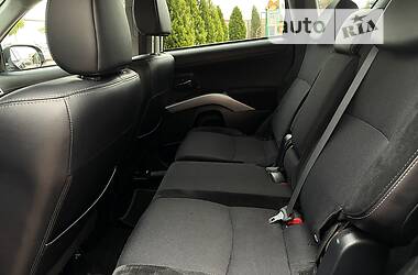 Внедорожник / Кроссовер Mitsubishi Outlander XL 2012 в 