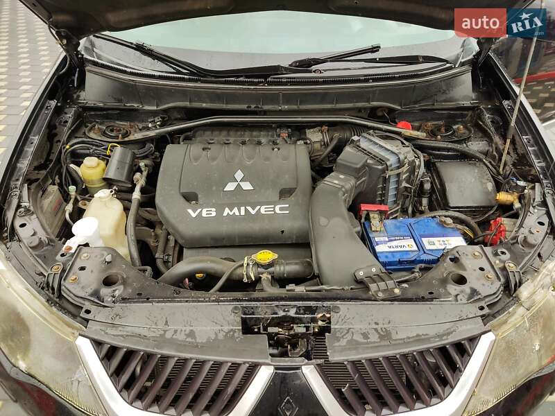 Внедорожник / Кроссовер Mitsubishi Outlander XL 2007 в Харькове
