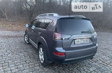 Позашляховик / Кросовер Mitsubishi Outlander XL 2009 в Києві