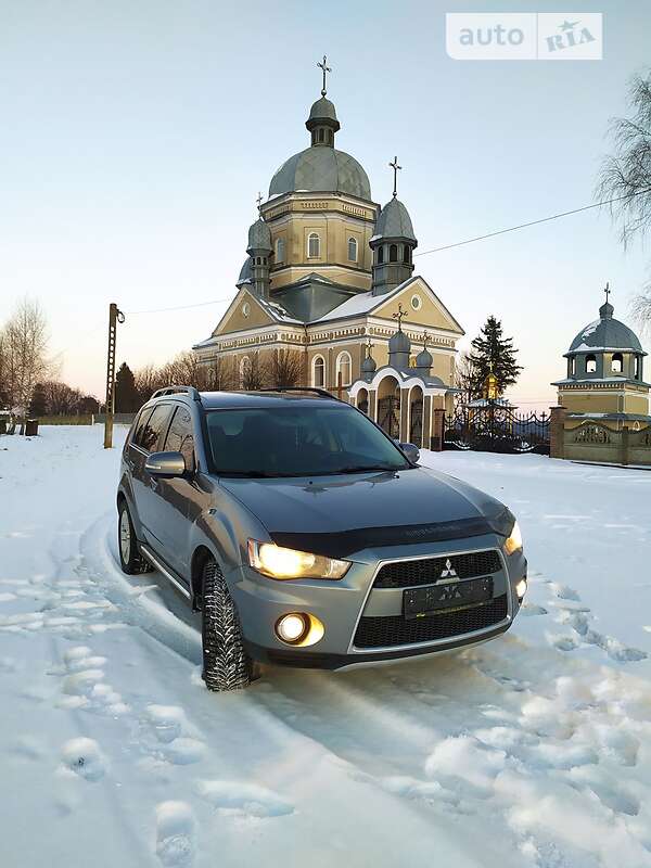 Внедорожник / Кроссовер Mitsubishi Outlander XL 2013 в Ивано-Франковске