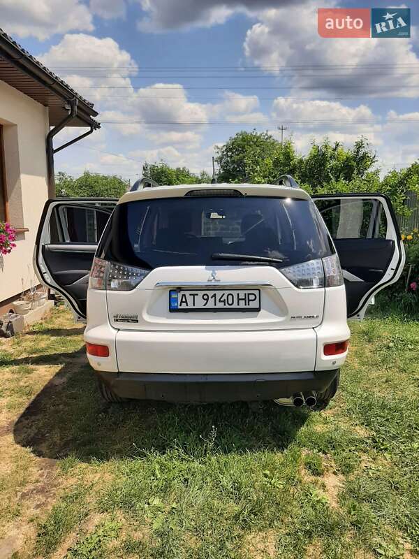 Внедорожник / Кроссовер Mitsubishi Outlander XL 2011 в Ивано-Франковске
