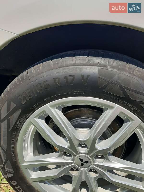 Внедорожник / Кроссовер Mitsubishi Outlander XL 2011 в Ивано-Франковске