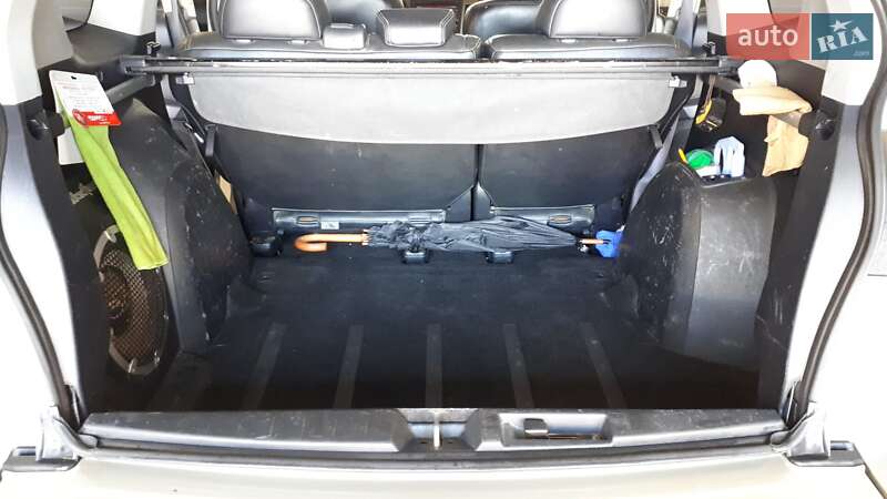 Позашляховик / Кросовер Mitsubishi Outlander XL 2008 в Києві