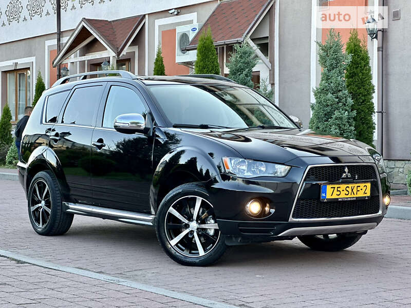 Внедорожник / Кроссовер Mitsubishi Outlander XL 2011 в Стрые