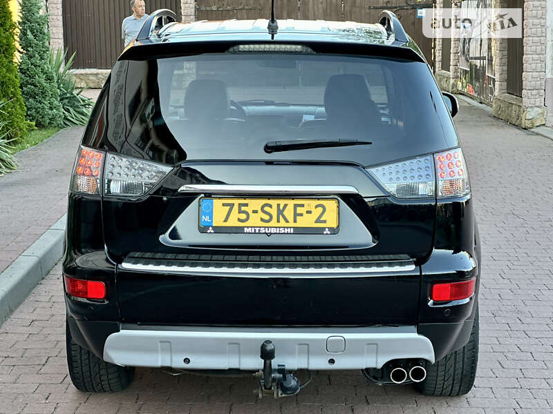 Внедорожник / Кроссовер Mitsubishi Outlander XL 2011 в Стрые