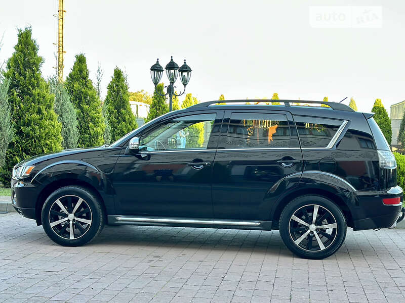Внедорожник / Кроссовер Mitsubishi Outlander XL 2011 в Стрые