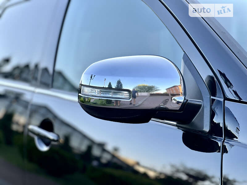 Внедорожник / Кроссовер Mitsubishi Outlander XL 2011 в Стрые