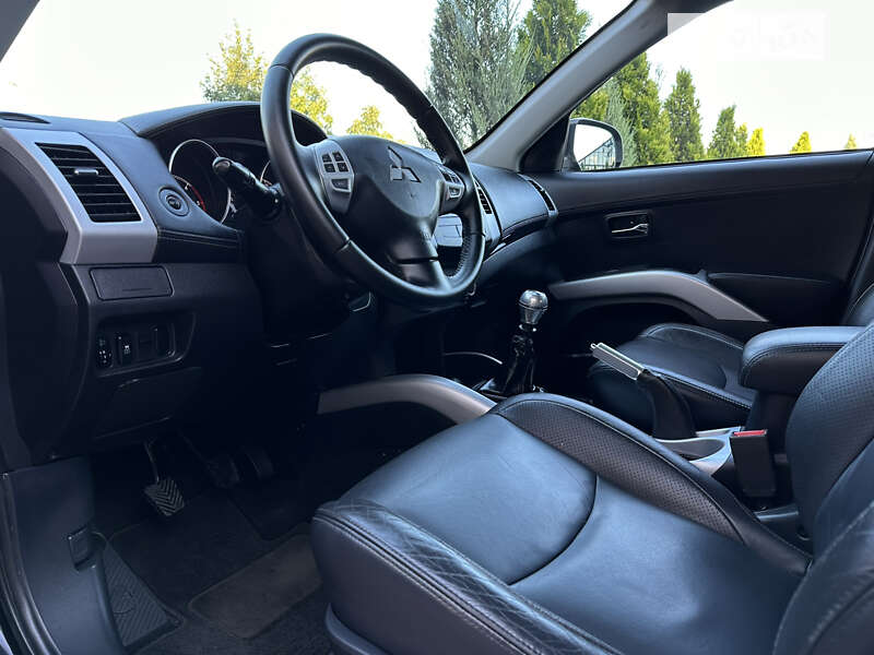 Внедорожник / Кроссовер Mitsubishi Outlander XL 2011 в Стрые