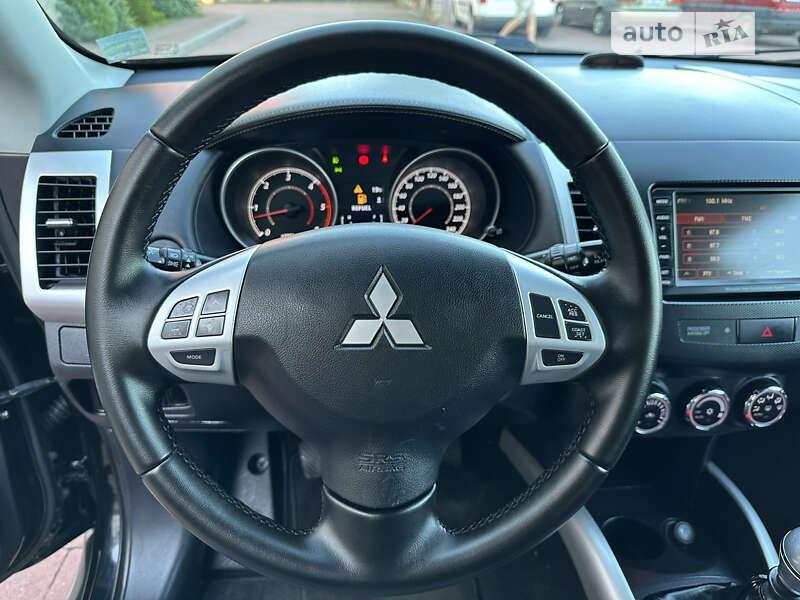Внедорожник / Кроссовер Mitsubishi Outlander XL 2011 в Стрые