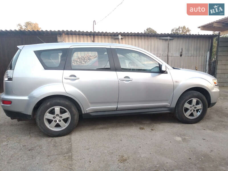 Позашляховик / Кросовер Mitsubishi Outlander XL 2010 в Полонному фото 2 Позашляховик / Кросовер Mitsubishi Outlander XL 2010 в Полонному