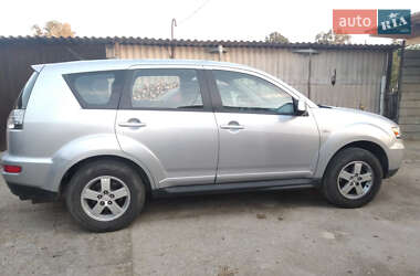 Внедорожник / Кроссовер Mitsubishi Outlander XL 2010 в 