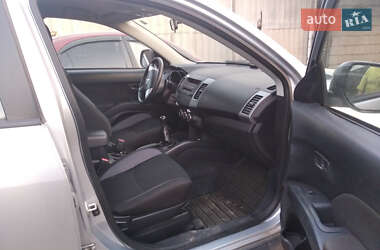 Внедорожник / Кроссовер Mitsubishi Outlander XL 2010 в 
