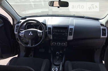 Внедорожник / Кроссовер Mitsubishi Outlander XL 2011 в Верхнеднепровске