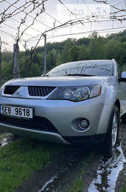 Внедорожник / Кроссовер Mitsubishi Outlander XL 2007 в Межгорье