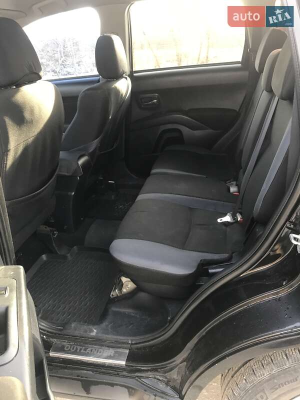 Внедорожник / Кроссовер Mitsubishi Outlander XL 2010 в Черновцах