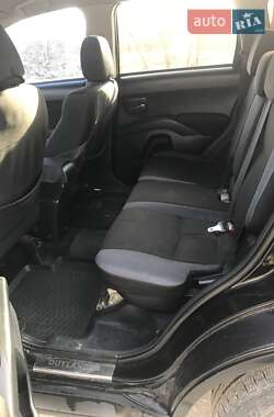 Позашляховик / Кросовер Mitsubishi Outlander XL 2010 в 