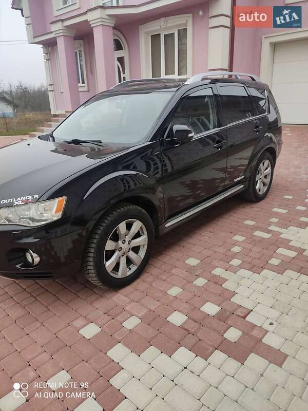 Позашляховик / Кросовер Mitsubishi Outlander XL 2010 в Чернівцях фото 2 Позашляховик / Кросовер Mitsubishi Outlander XL 2010 в Чернівцях