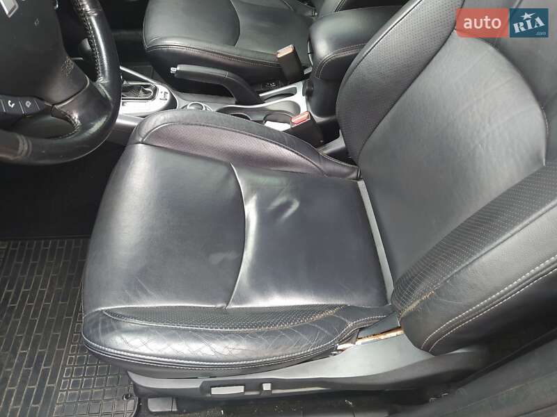 Внедорожник / Кроссовер Mitsubishi Outlander XL 2010 в Боярке