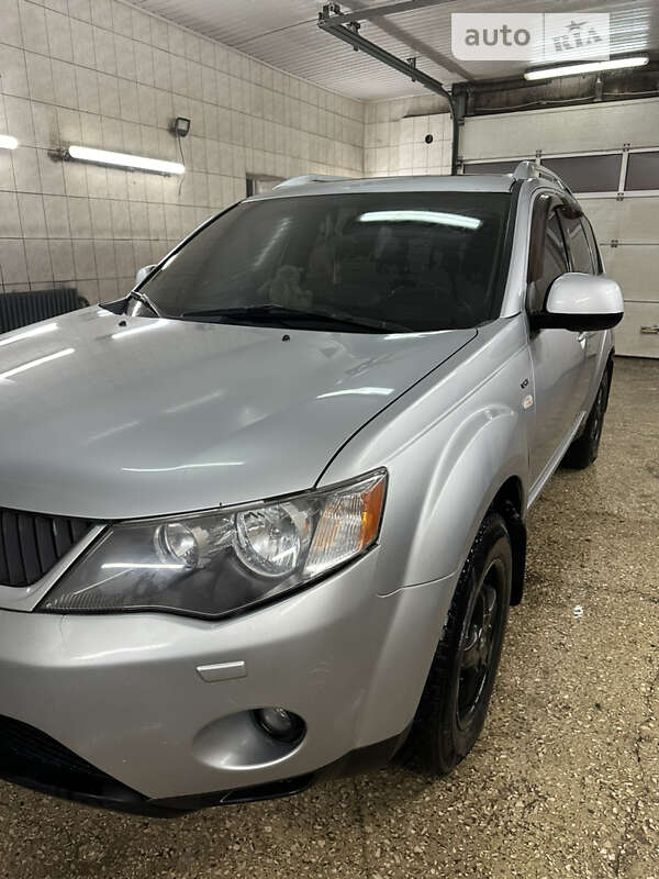 Позашляховик / Кросовер Mitsubishi Outlander XL 2007 в Харкові