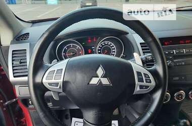 Позашляховик / Кросовер Mitsubishi Outlander XL 2010 в Луцьку