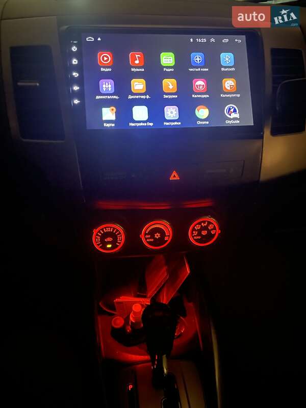 Позашляховик / Кросовер Mitsubishi Outlander XL 2007 в Києві