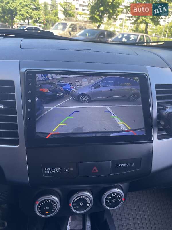 Позашляховик / Кросовер Mitsubishi Outlander XL 2007 в Києві