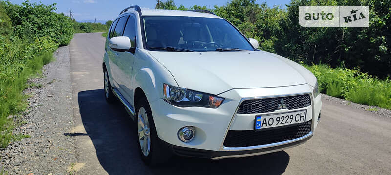 Внедорожник / Кроссовер Mitsubishi Outlander XL 2011 в Мукачево