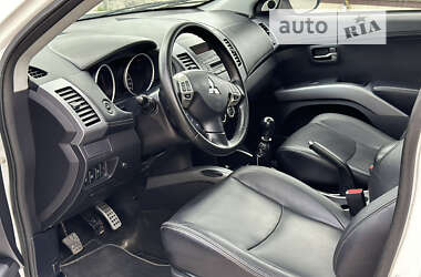 Позашляховик / Кросовер Mitsubishi Outlander XL 2010 в Луцьку