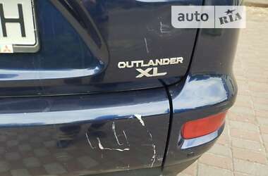 Позашляховик / Кросовер Mitsubishi Outlander XL 2012 в Києві