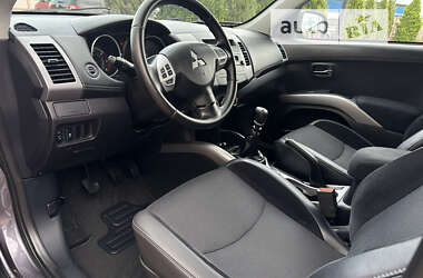 Внедорожник / Кроссовер Mitsubishi Outlander XL 2012 в Стрые
