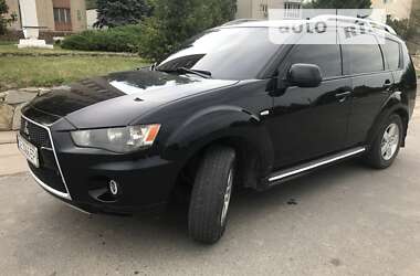 Позашляховик / Кросовер Mitsubishi Outlander XL 2010 в Чернівцях