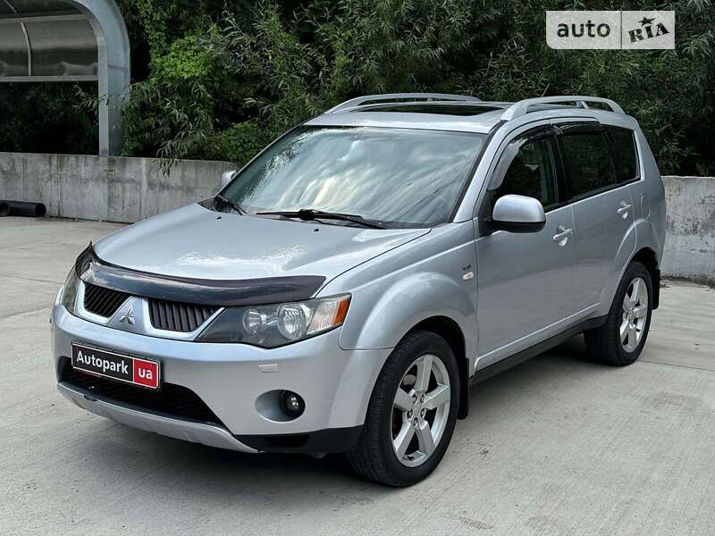 Позашляховик / Кросовер Mitsubishi Outlander XL 2008 в Києві