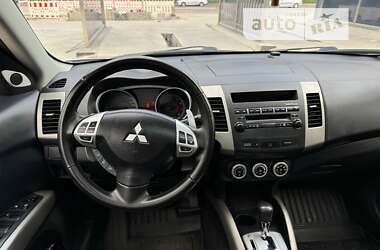 Позашляховик / Кросовер Mitsubishi Outlander XL 2008 в Києві